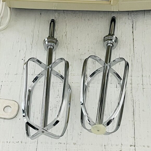 Vintage Oster Regency Kitchen Center  12 Speed w/ Attachments - Tested - Read - Picture 6 of 16